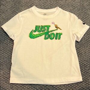 Nike White and Green Short Sleeve Tee